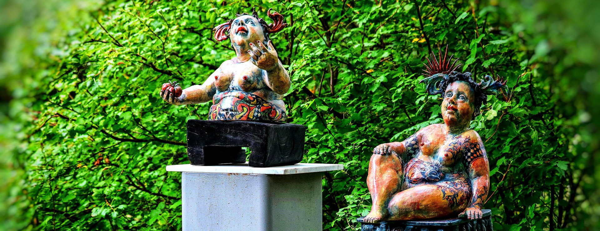 Voorkant -Tuin En Buiten mermaid statues 7189614 1920