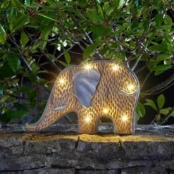 Olifant Woody Met Solarlicht